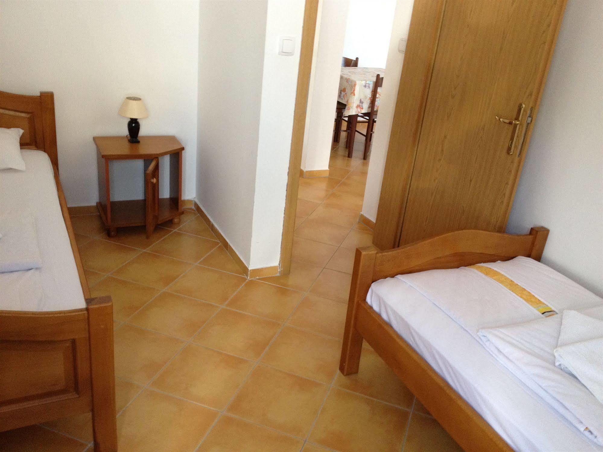 Apartments De Lara Utjeha Bagian luar foto